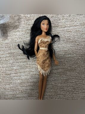 Disney Store Pocahontas Classic Doll glittery dress